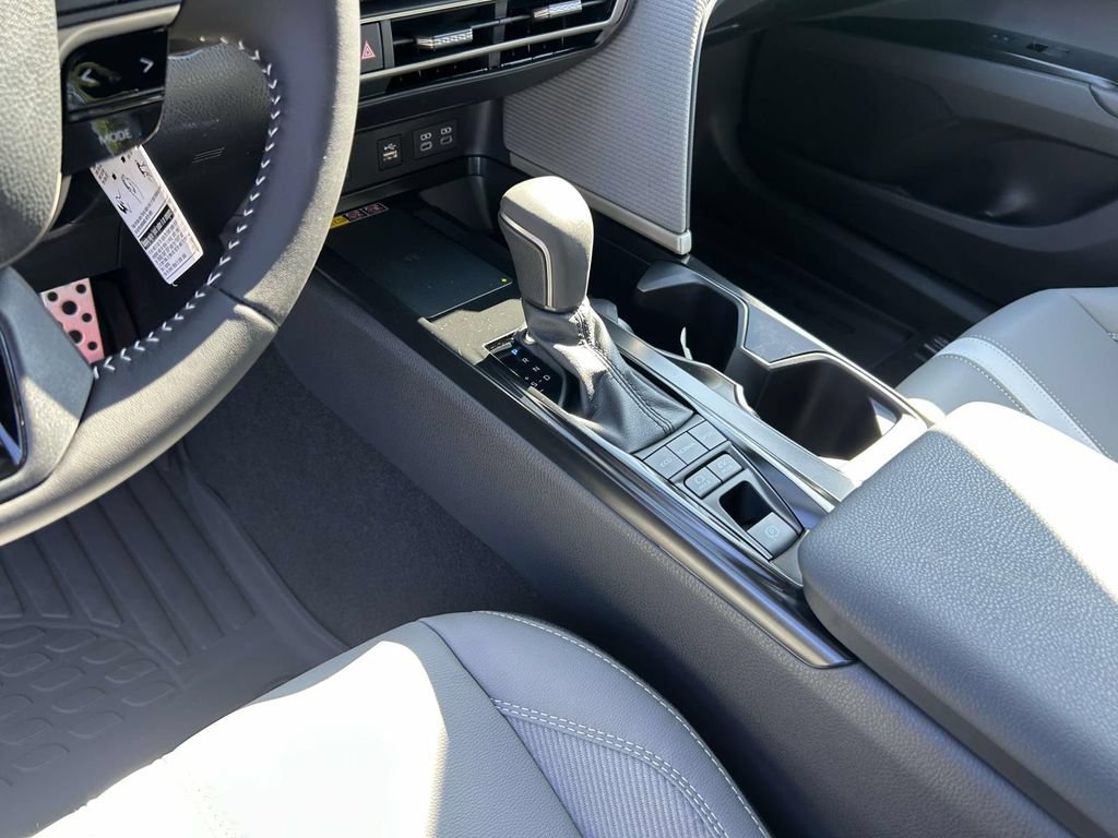 New 2026 Toyota Camry Hybrid FWD image 19