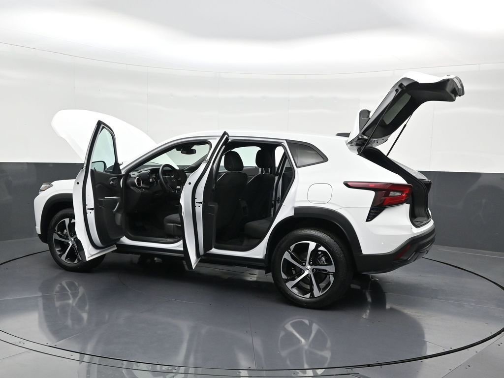 Used 2025 Chevrolet Trax RS w/ Driver Confidence Package image 39