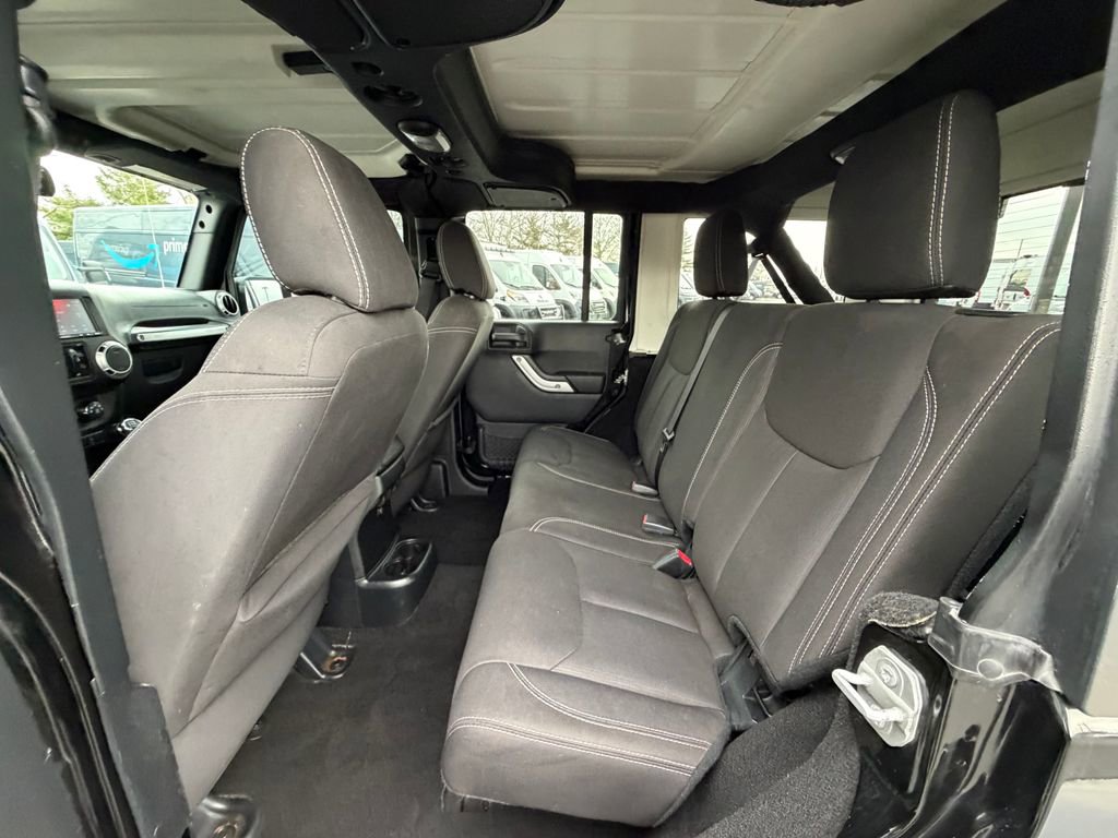 Used 2016 Jeep Wrangler Unlimited Sahara w/ Connectivity Group image 15