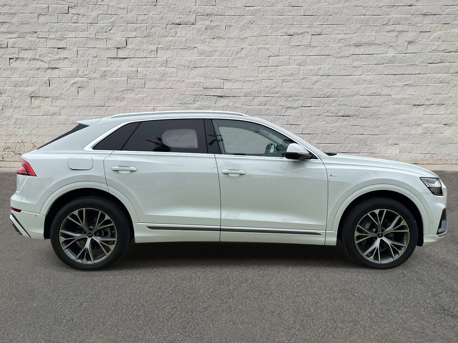 Used 2023 Audi Q8 Premium Plus image 6