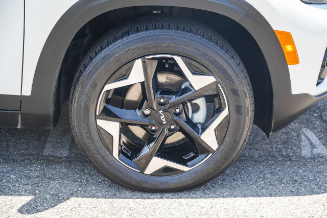 Used 2025 Kia Seltos S FWD image 11