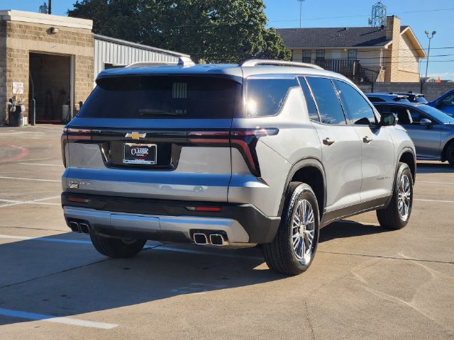 Used 2025 Chevrolet Traverse LT w/ Driver Confidence Package FWD image 14