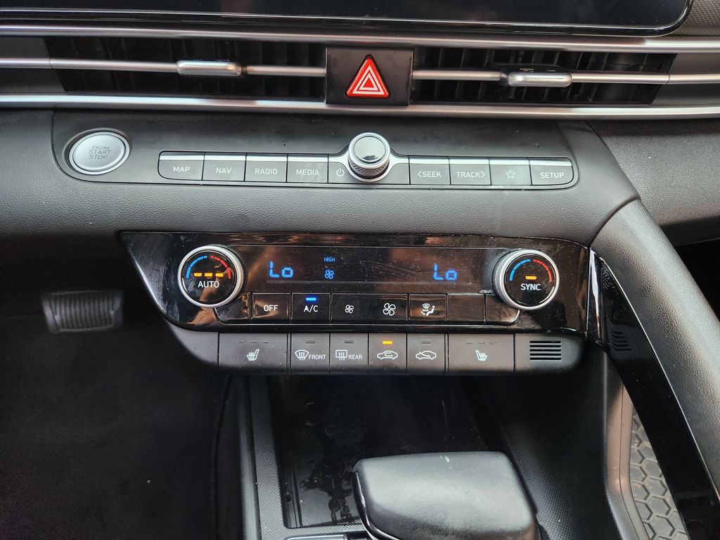 Used 2023 Hyundai Elantra SEL w/ Convenience Package FWD image 19