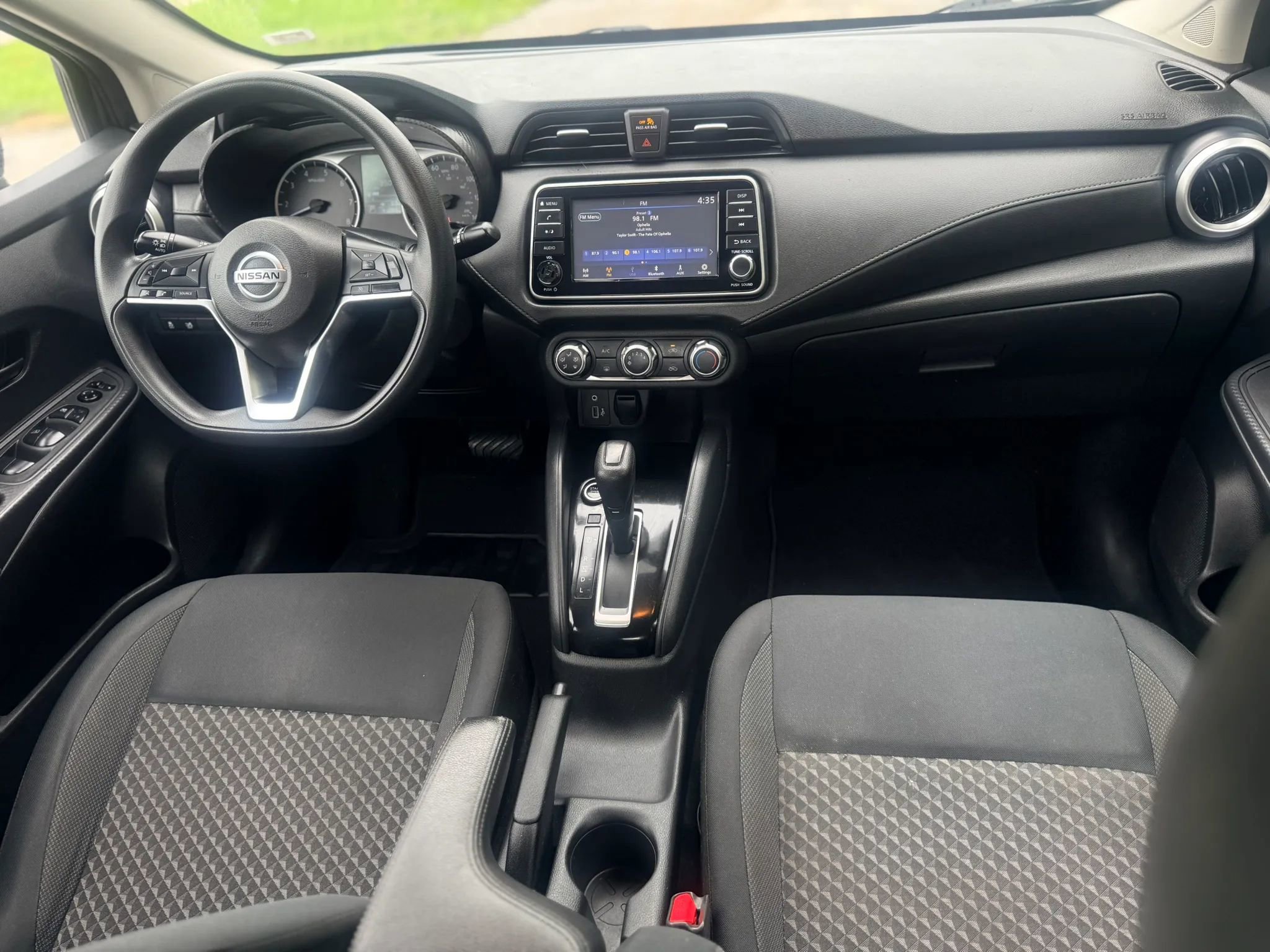 Used 2020 Nissan Versa S FWD image 2