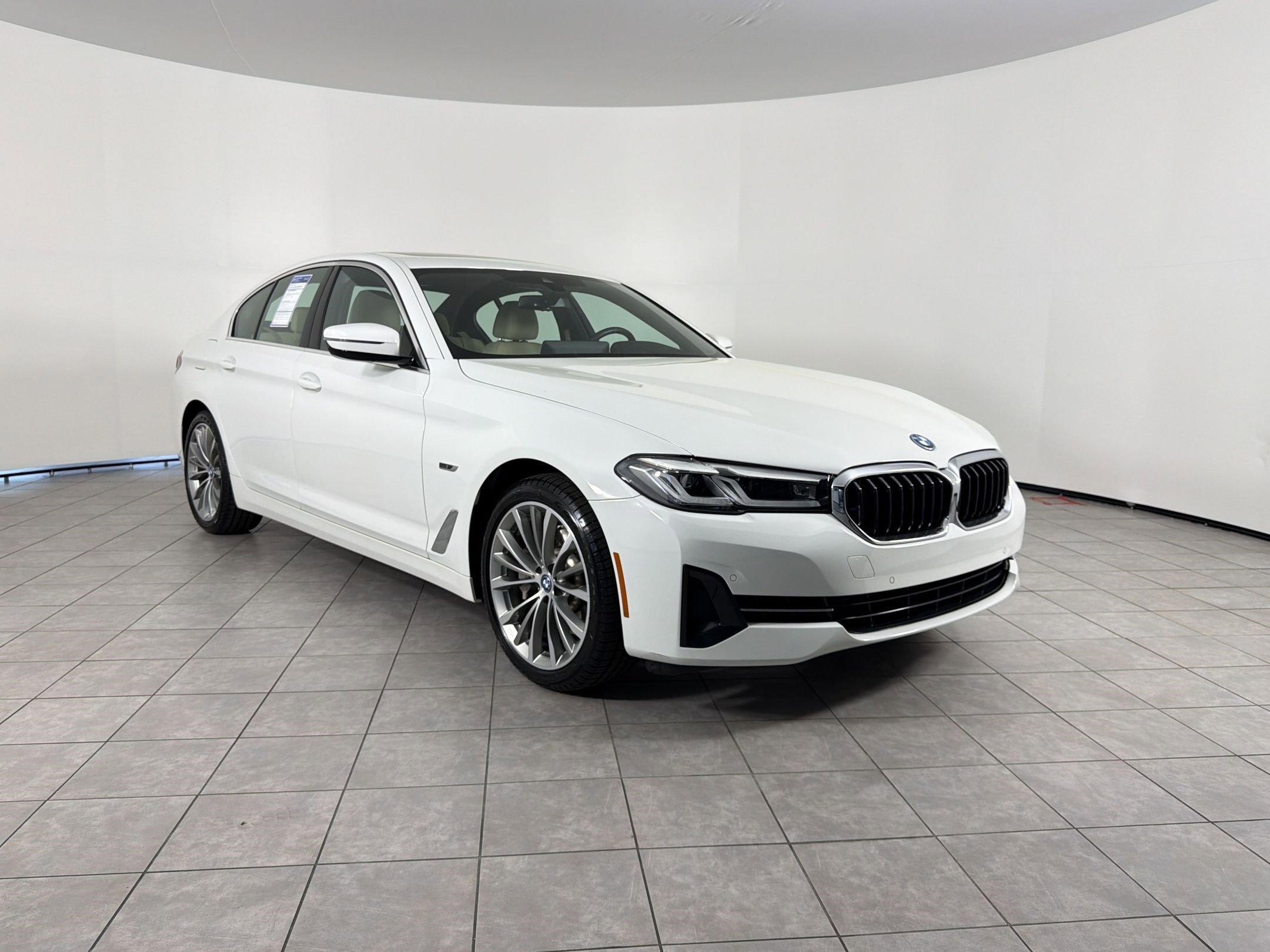 Certified 2023 BMW 530e w/ Premium Package image 7
