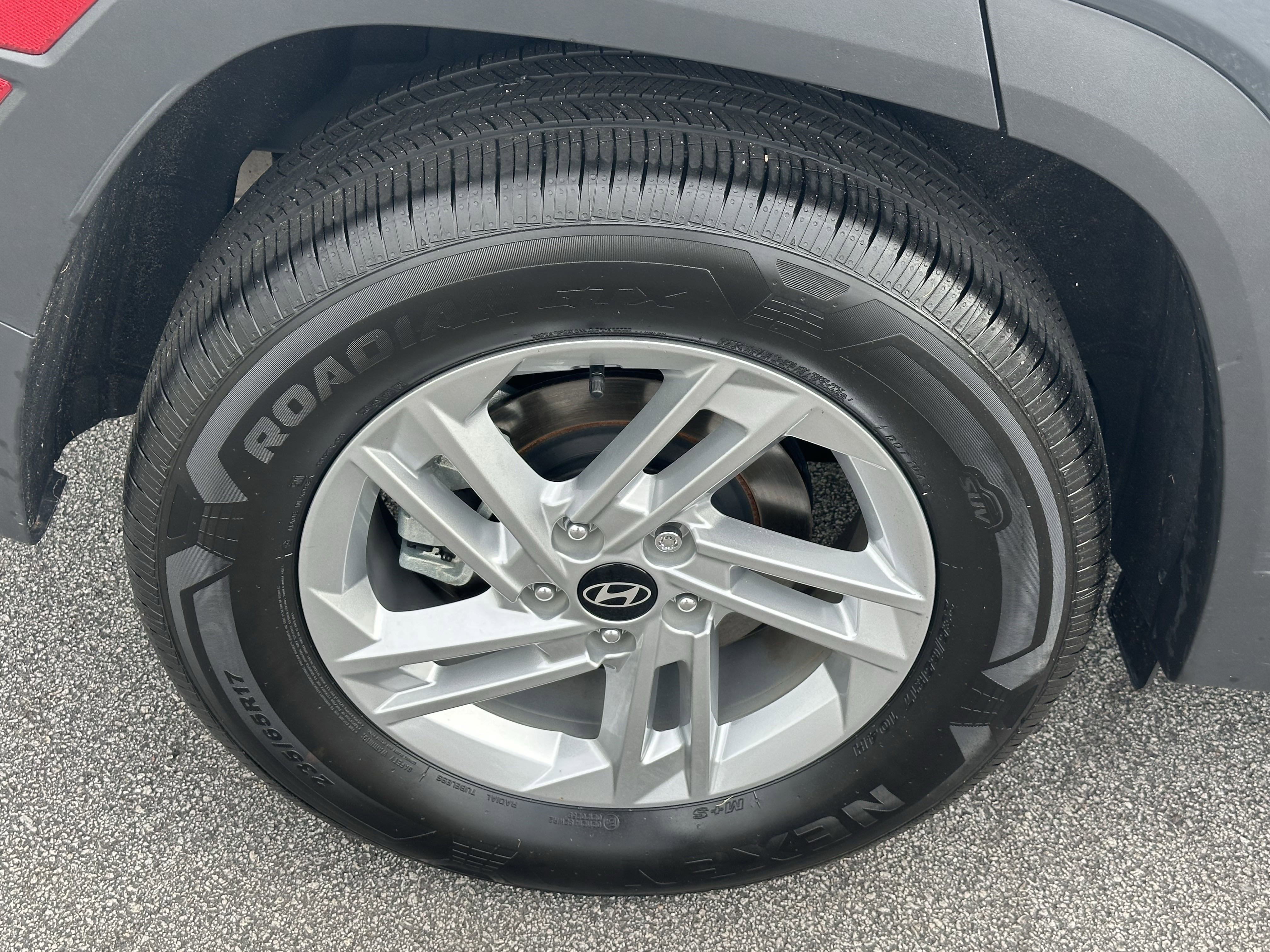 Used 2025 Hyundai Tucson SE image 19