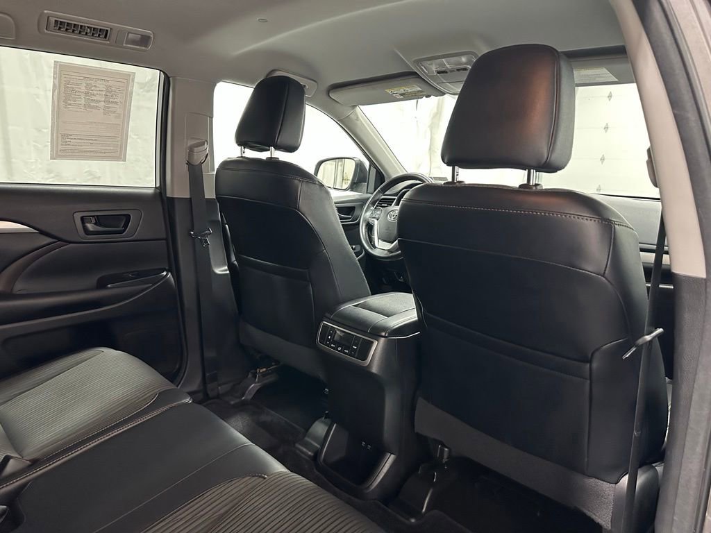 Used 2018 Toyota Highlander Plus w/ Carpet Mat Package (TMS) AWD/4WD image 50