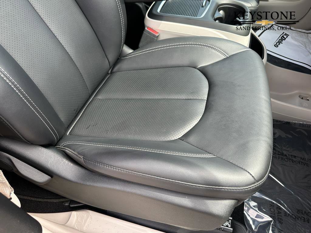 Used 2024 Chrysler Pacifica Select image 20