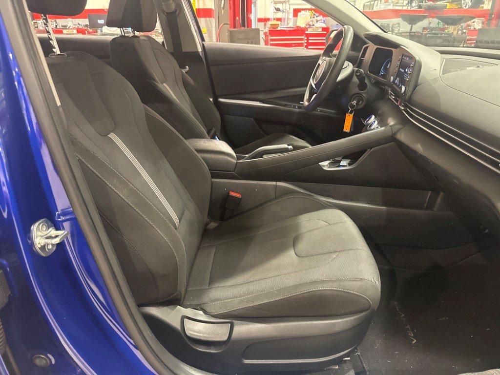 Used 2024 Hyundai Elantra SE FWD image 5
