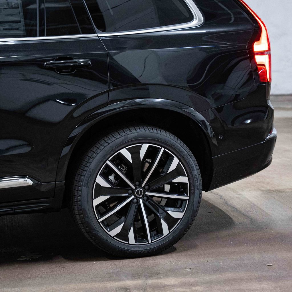 New 2026 Volvo XC90 T8 Plus w/ Protection Package Premier AWD/4WD image 4
