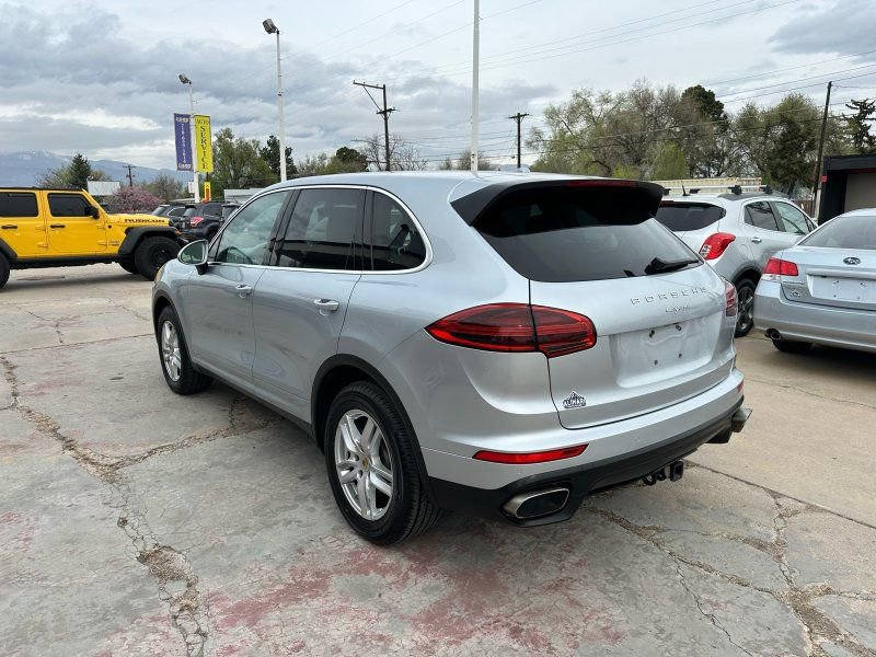 Used 2017 Porsche Cayenne AWD/4WD image 5