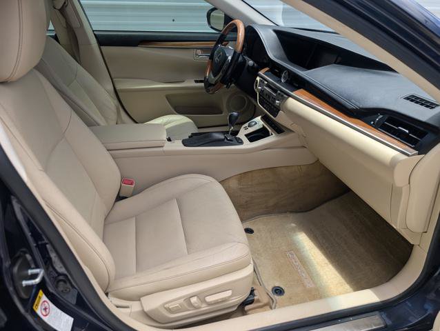 Used 2014 Lexus ES 300h w/ Luxury Package w/Bamboo Trim FWD image 19