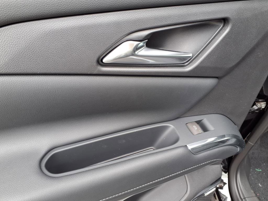 New 2025 Chevrolet Traverse LT w/ Enhanced Driving Package image 8