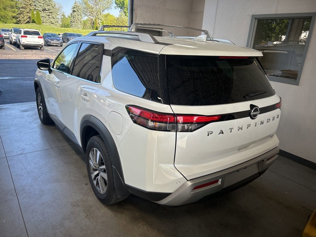 Used 2025 Nissan Pathfinder SL FWD image 5