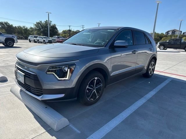 Used 2025 Kia Niro LX FWD image 2