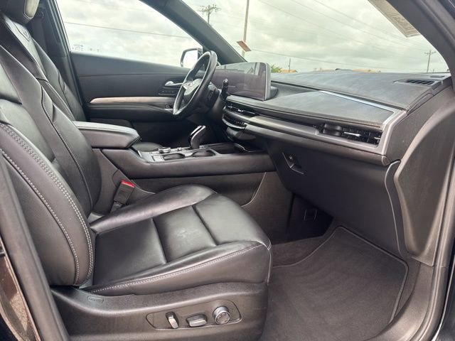 Used 2025 Cadillac XT4 Premium Luxury FWD image 18