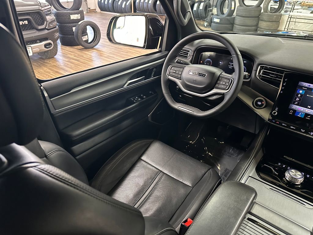 Used 2023 Jeep Wagoneer Series II AWD/4WD image 15