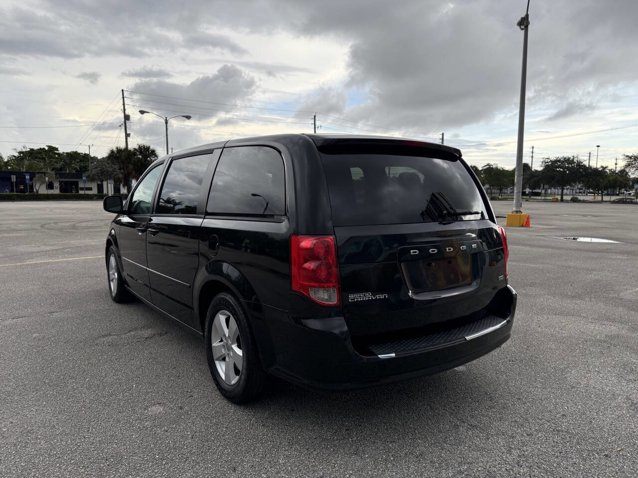 Used 2013 Dodge Grand Caravan SE image 8