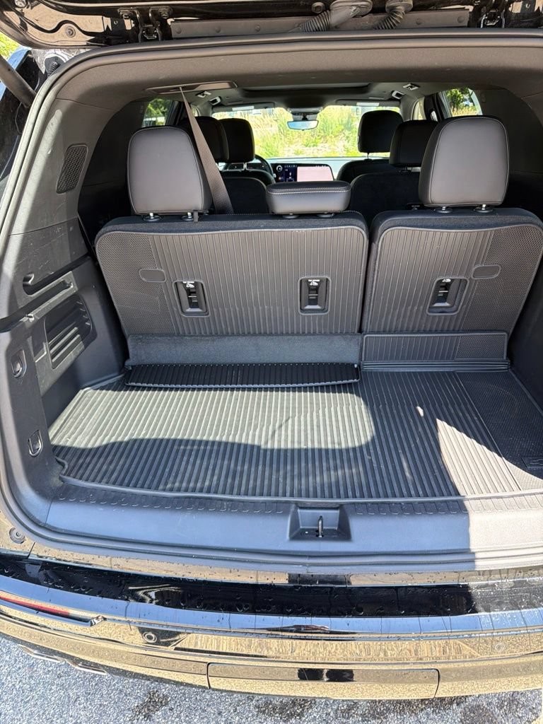 Used 2026 Chevrolet Traverse High Country w/ LPO, Floor Liner Package AWD/4WD image 11