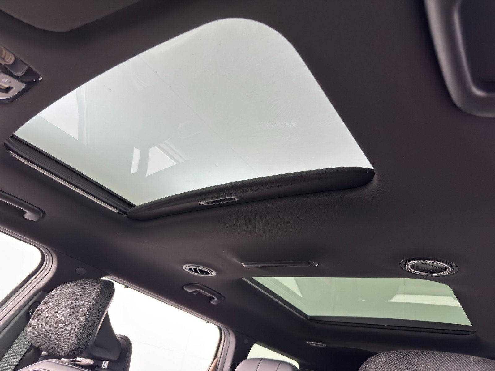 Used 2024 Kia EV9 Land image 12