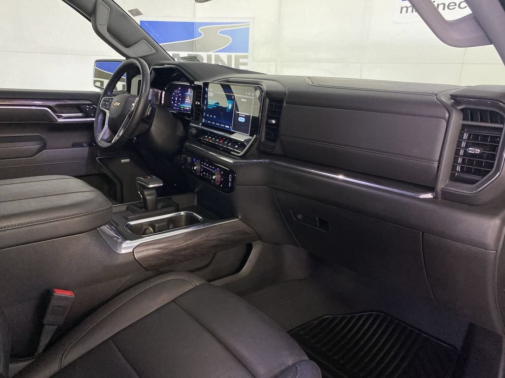 Used 2024 Chevrolet Silverado 1500 LTZ w/ LTZ Convenience Package II AWD/4WD image 35