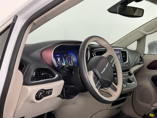Used 2020 Chrysler Pacifica Limited FWD image 12