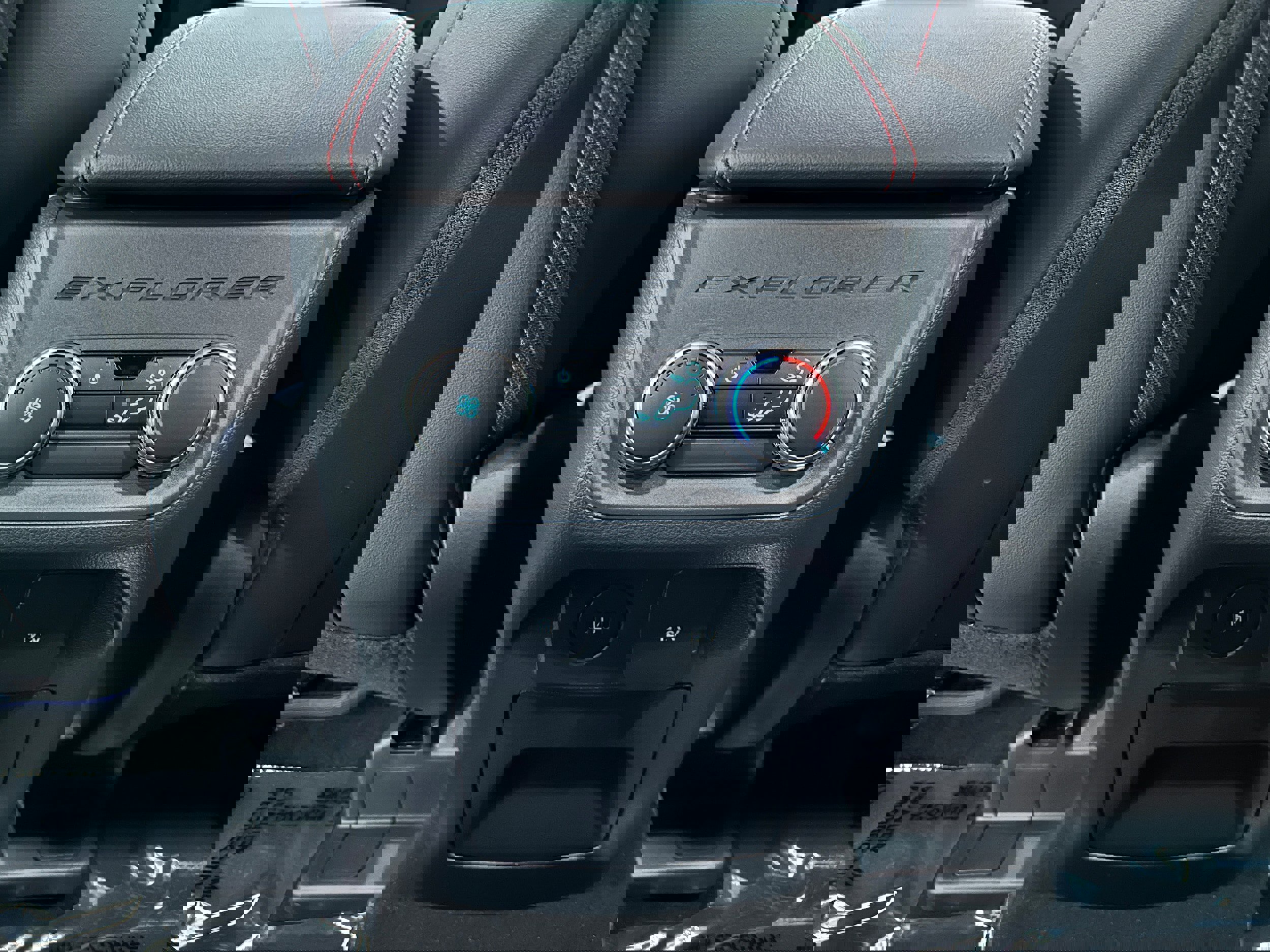 Certified 2025 Ford Explorer ST-Line image 11