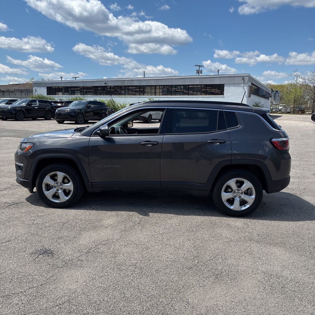 Used 2019 Jeep Compass Latitude AWD/4WD image 2