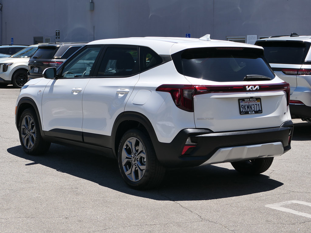 Used 2024 Kia Seltos LX AWD/4WD image 6