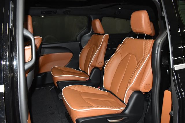 New 2026 Chrysler Pacifica Pinnacle w/ Trailer Tow Group image 31