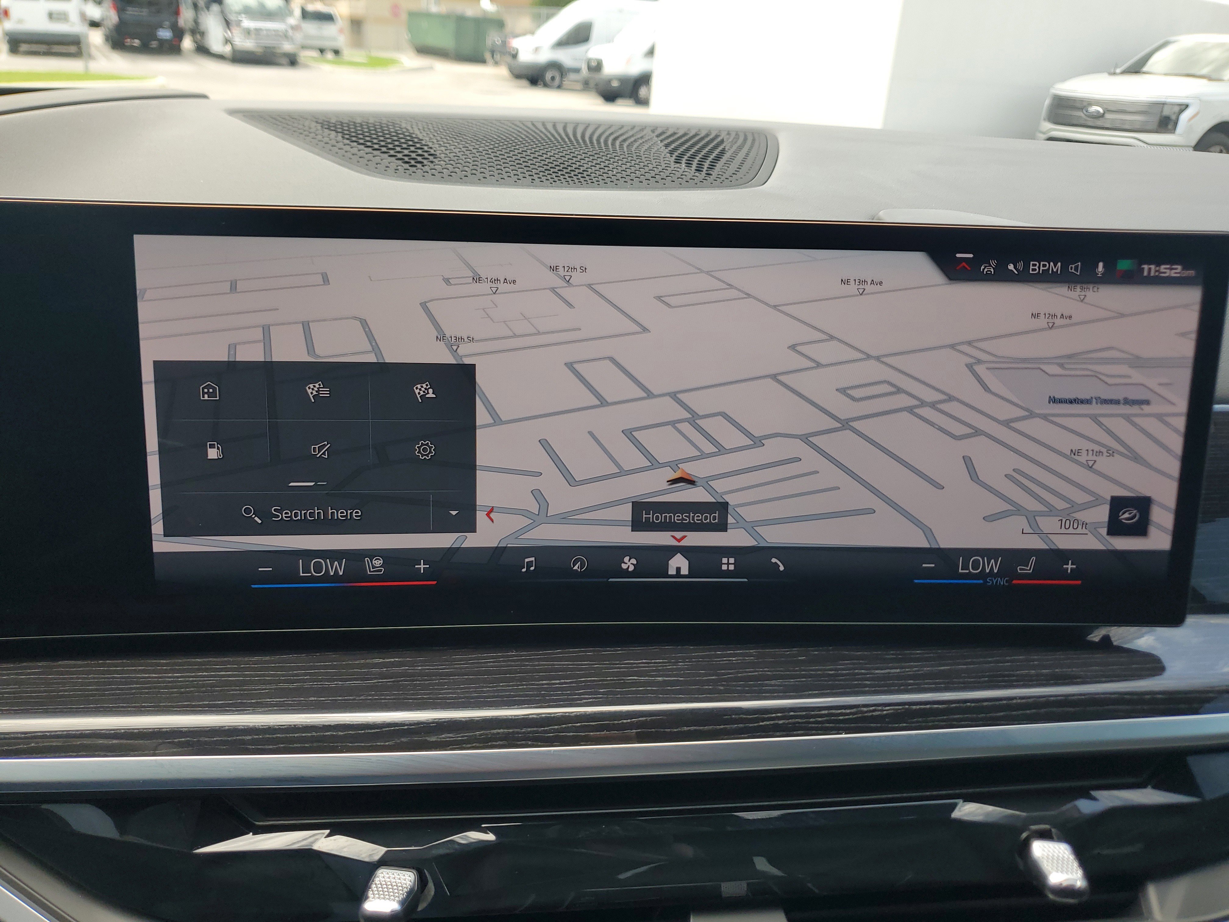 Used 2025 BMW X7 M60i w/ Executive Package image 10