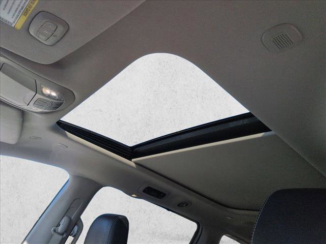 Used 2024 Chrysler Pacifica Limited FWD image 16