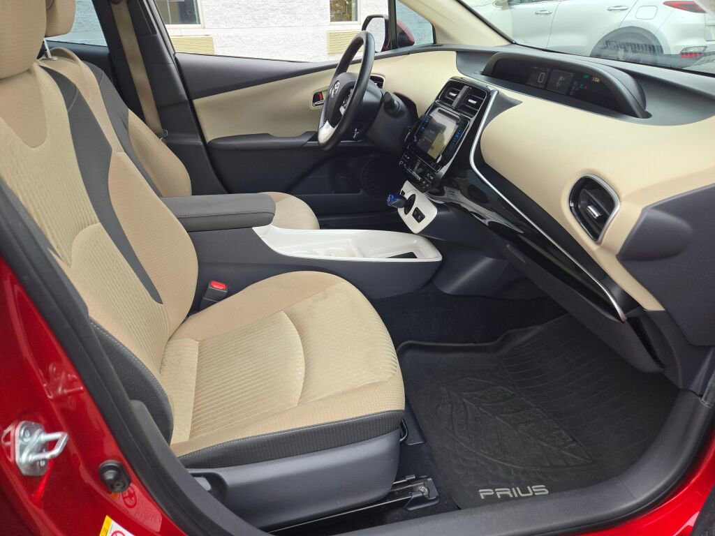 Used 2016 Toyota Prius Four image 6