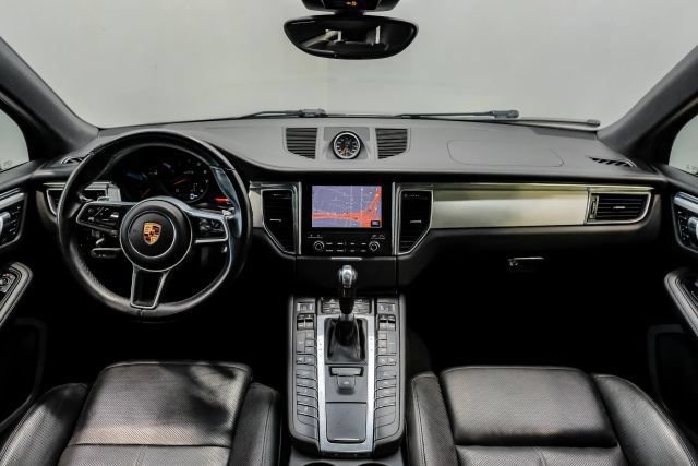 Used 2017 Porsche Macan GTS w/ Premium Package Plus AWD/4WD image 18