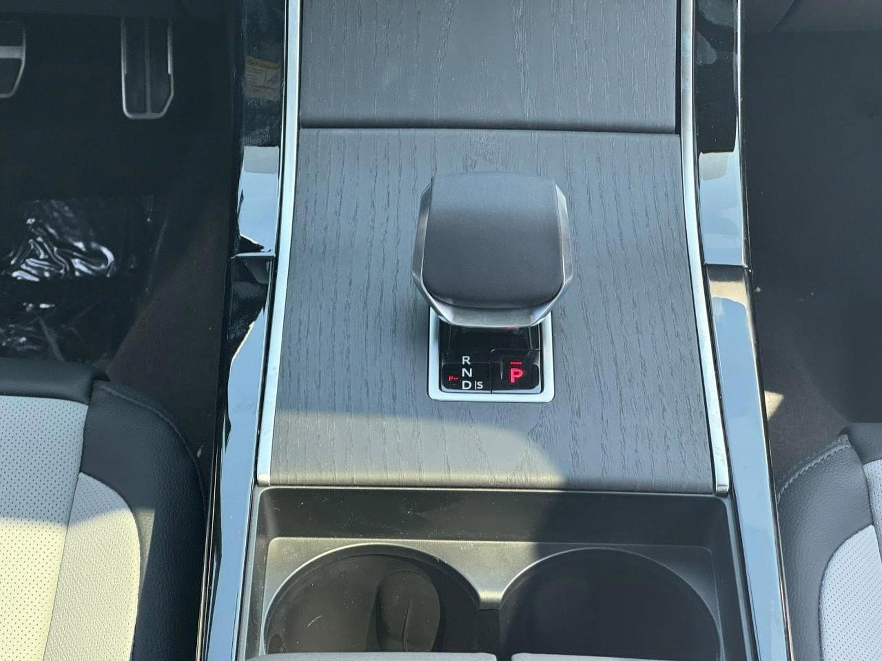 Used 2026 Land Rover Range Rover Velar Dynamic SE image 18