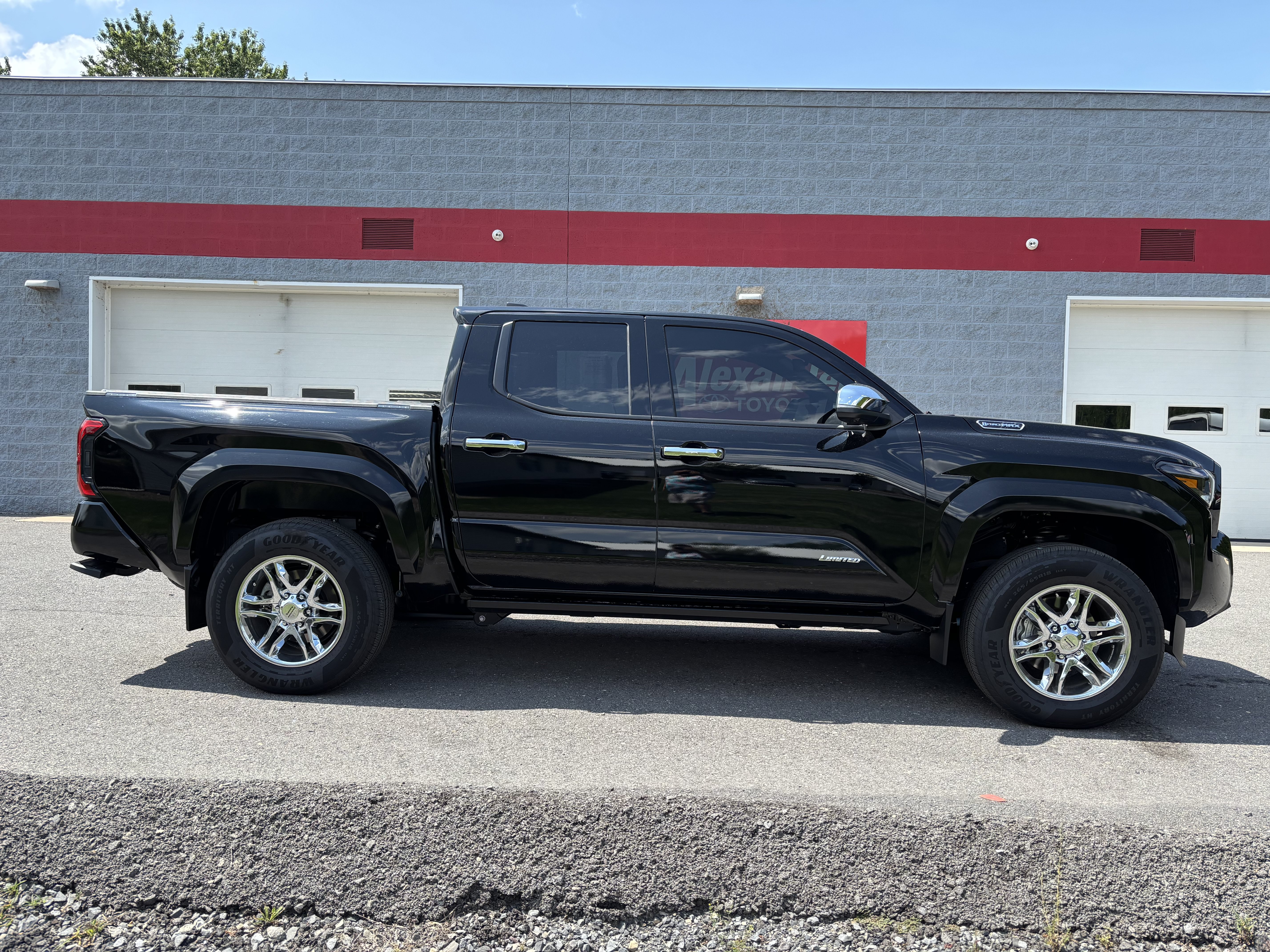 Used 2026 Toyota Tacoma Limited AWD/4WD image 2