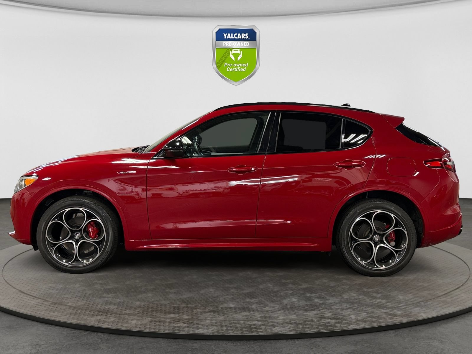 Used 2022 Alfa Romeo Stelvio Veloce AWD/4WD image 2