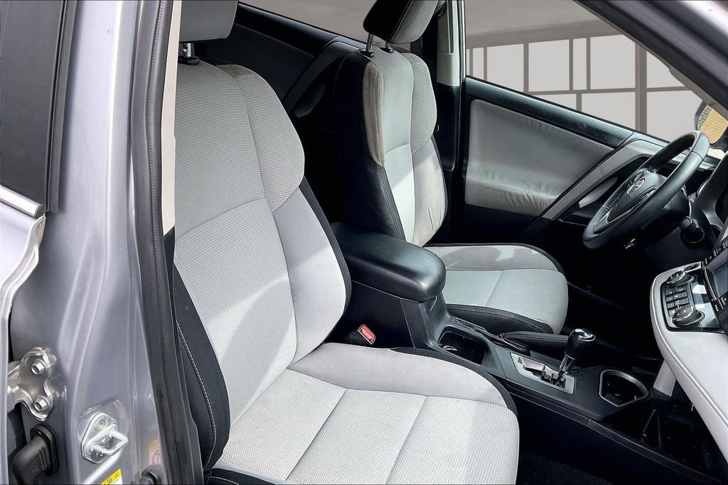 Used 2017 Toyota RAV4 XLE w/ Plus Extra Value Package AWD/4WD image 8