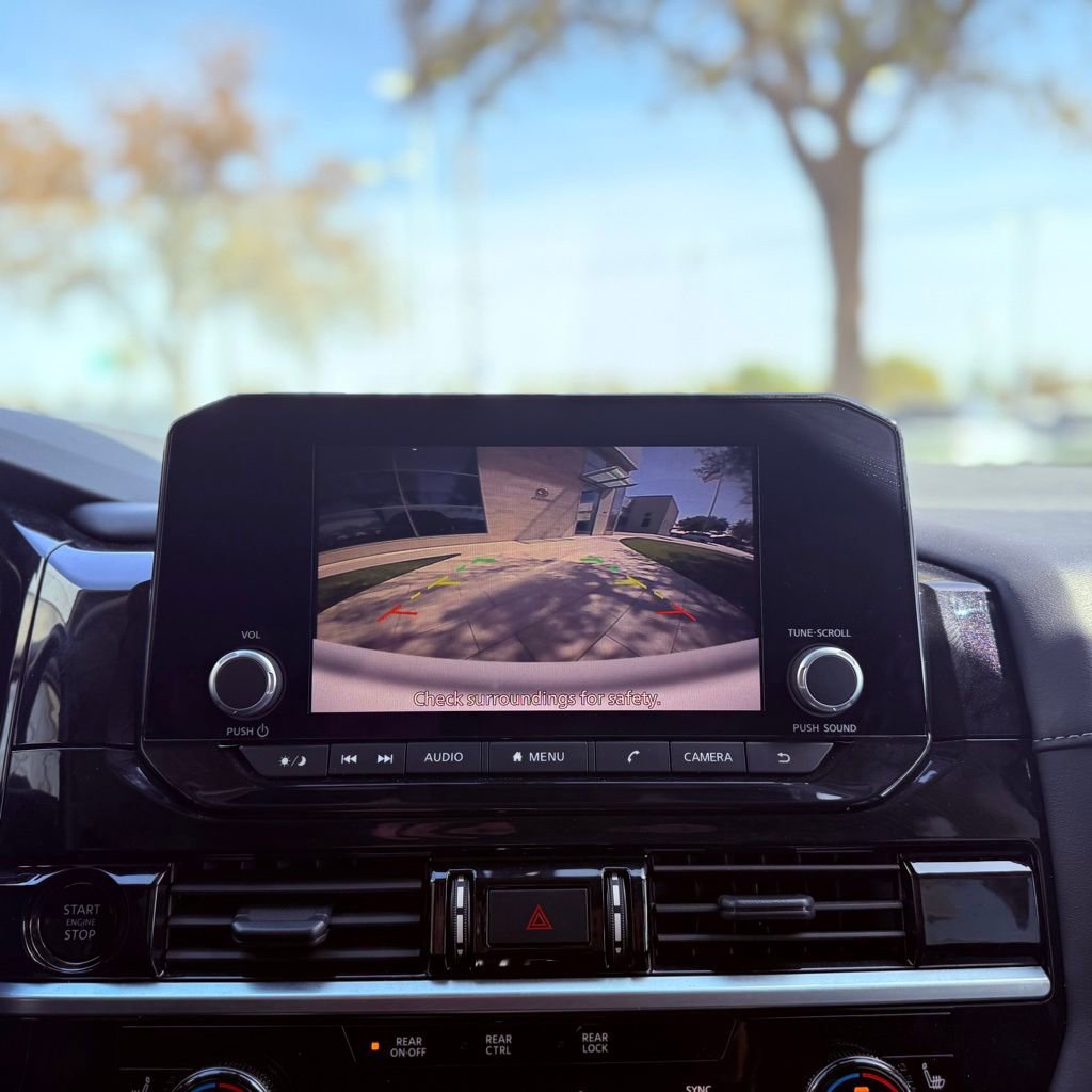 Used 2025 Nissan Pathfinder SV image 11