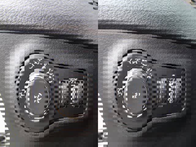 Used 2017 Jeep Compass Latitude w/ Popular Equipment Group image 19