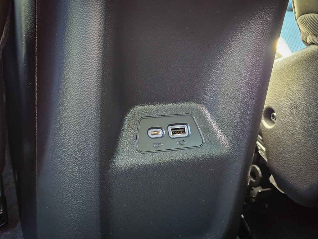 Used 2023 Buick Envision Essence AWD/4WD image 33