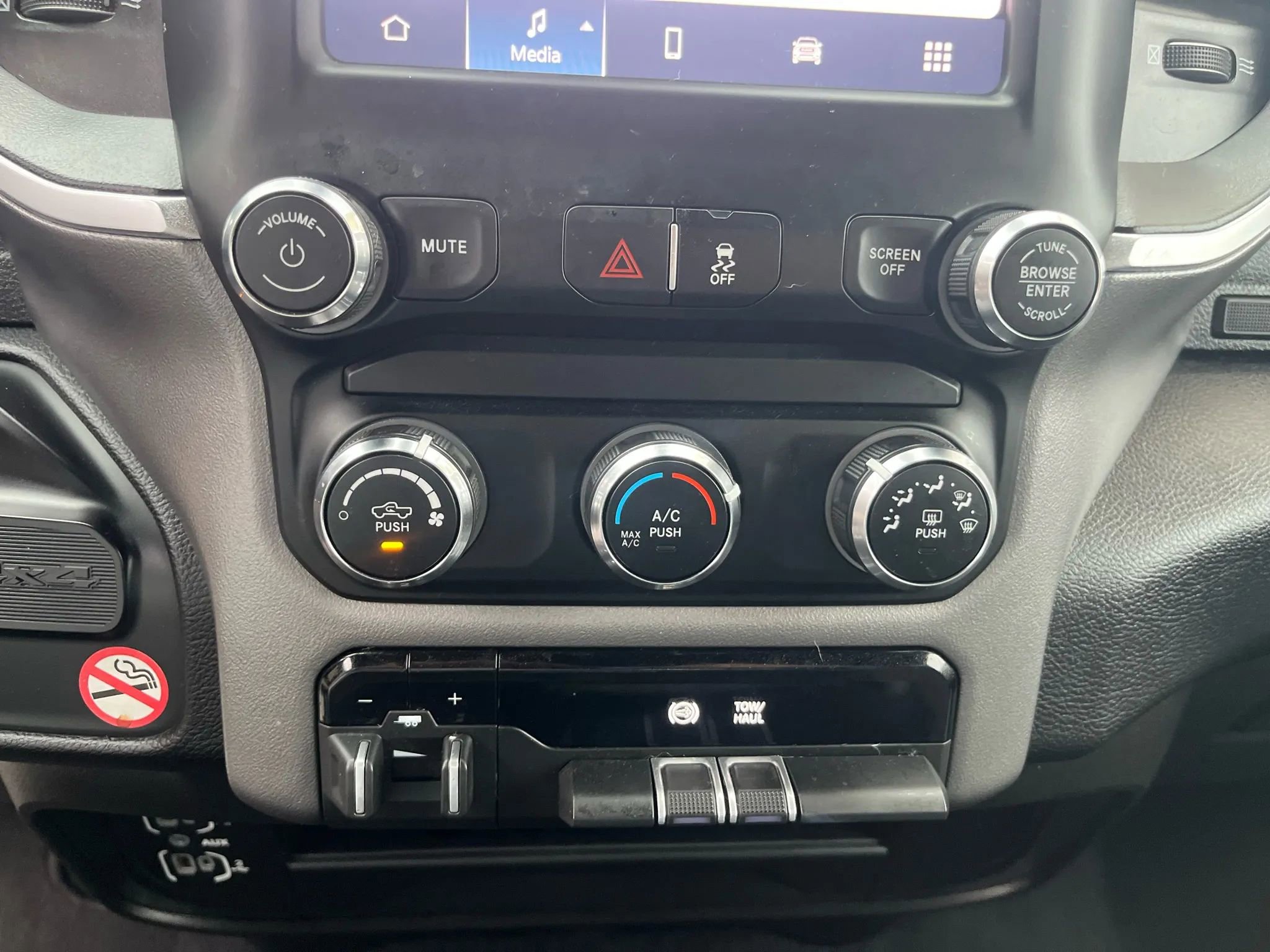 Used 2024 RAM 2500 Big Horn image 33