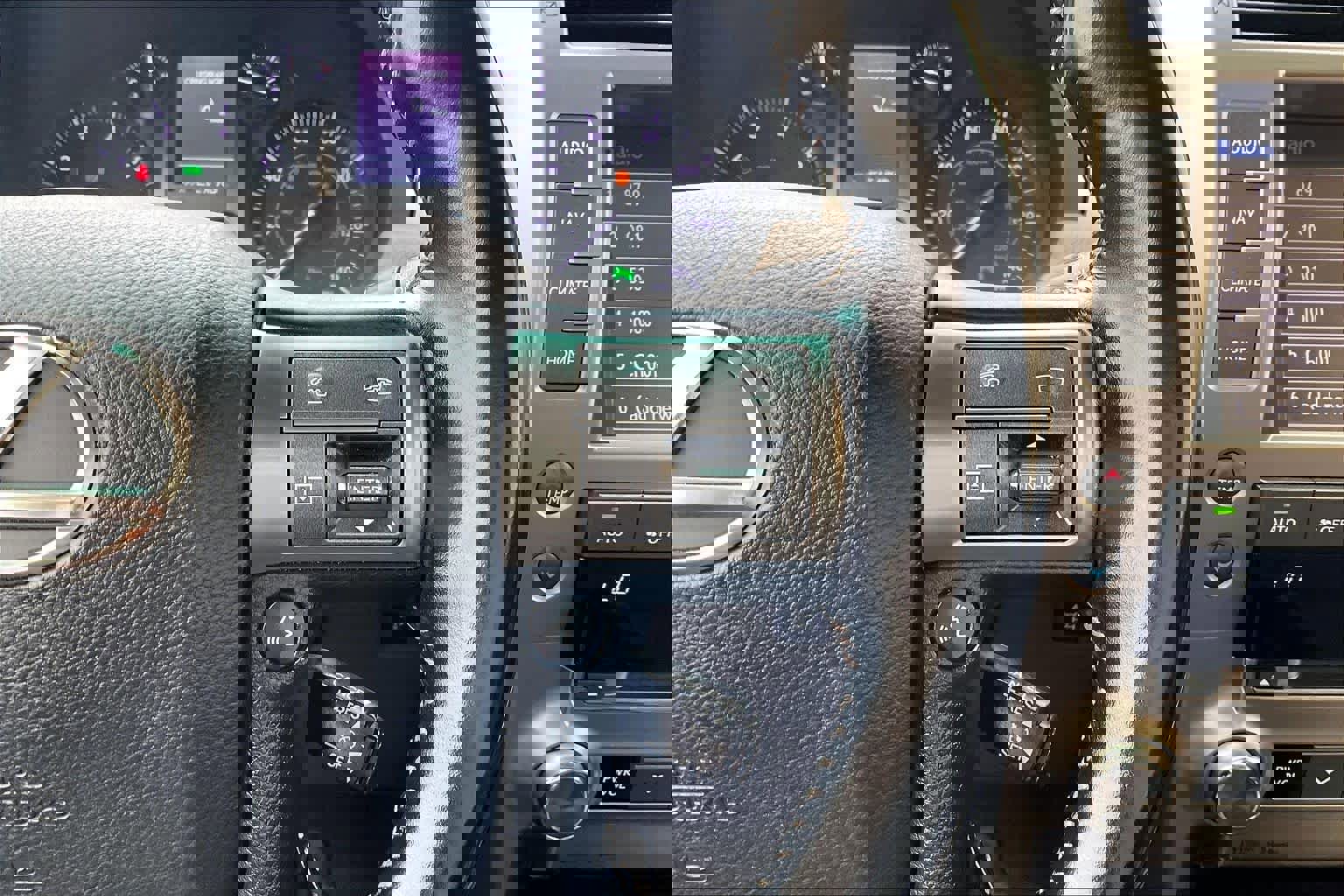 Used 2017 Lexus GX 460 Premium w/ Premium Package image 23