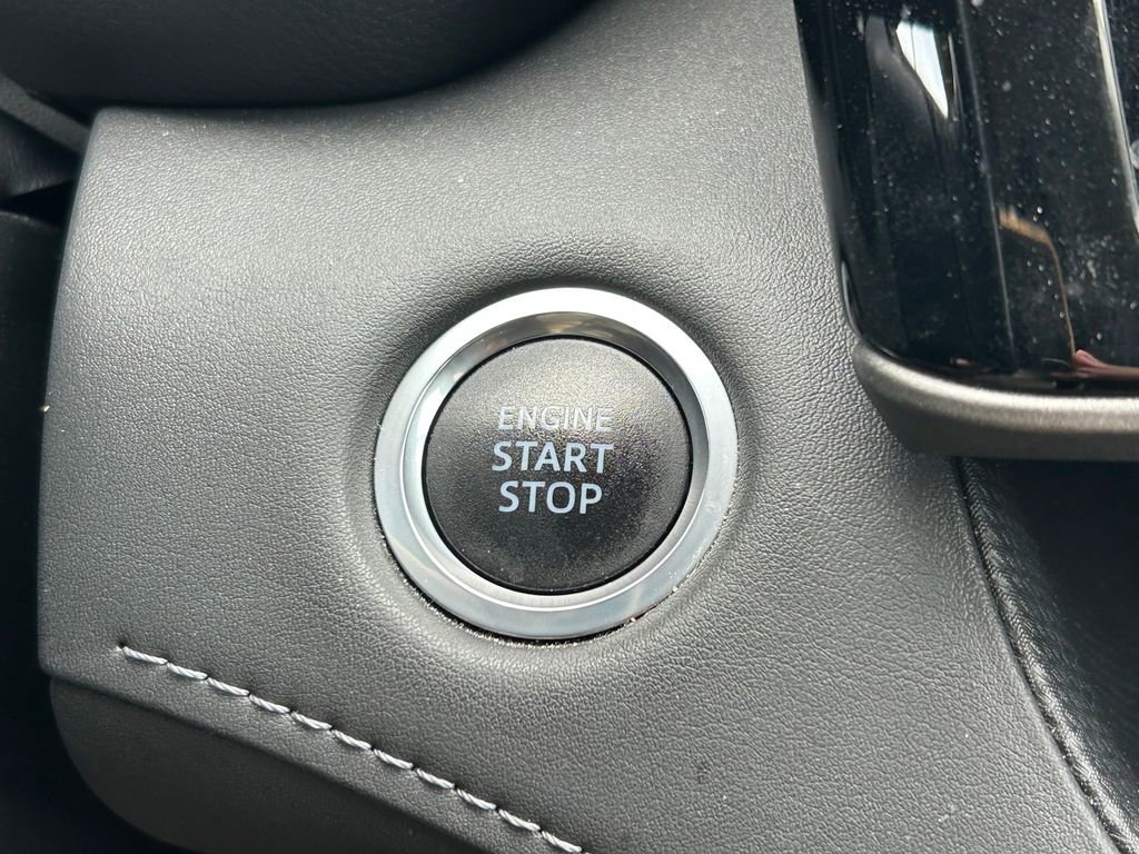 Used 2020 Toyota Highlander XLE FWD image 30