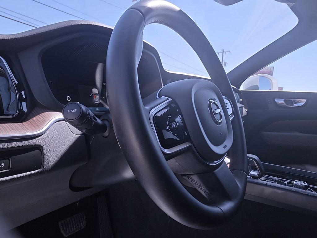 Used 2023 Volvo XC60 B5 Plus w/ Protection Package Premier image 18