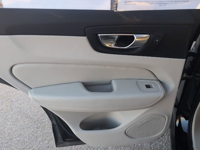 Used 2023 Volvo XC60 B5 Plus image 45