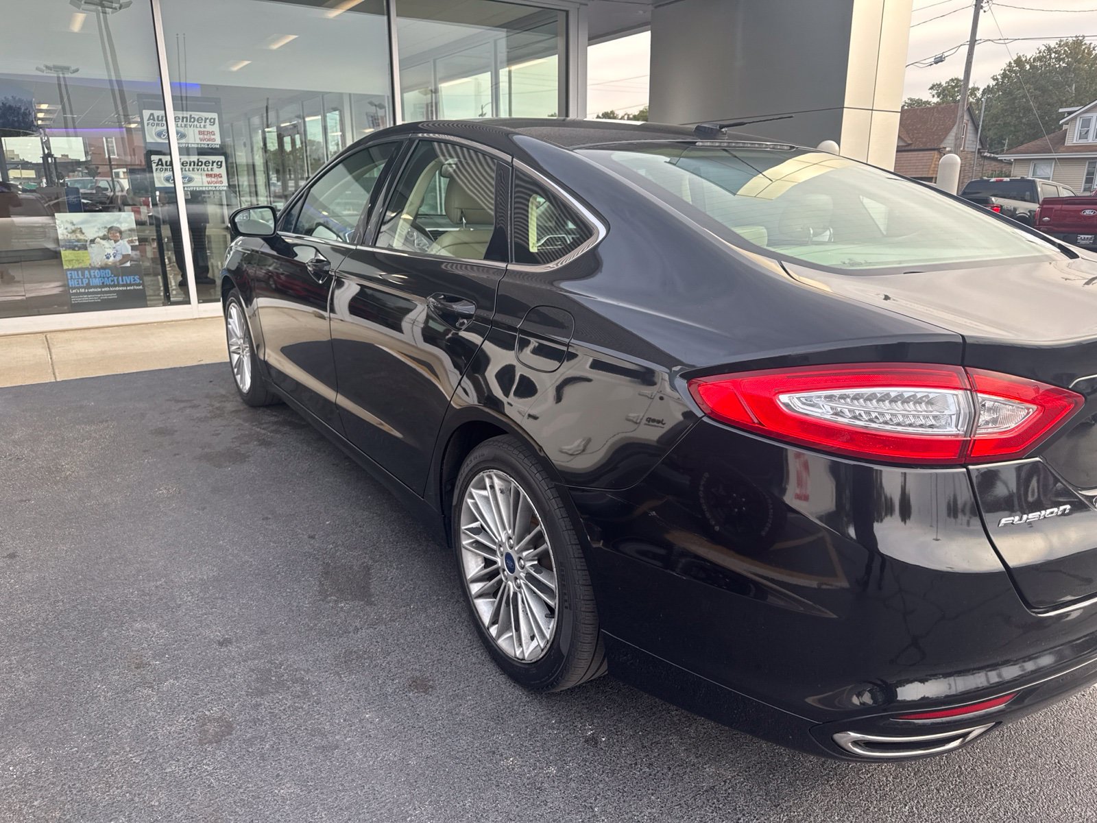 Used 2013 Ford Fusion SE FWD image 6