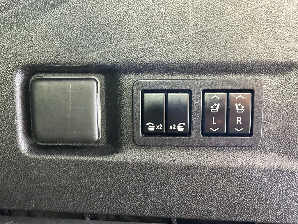 Used 2022 Chevrolet Tahoe LT w/ LT Signature Plus Package image 16