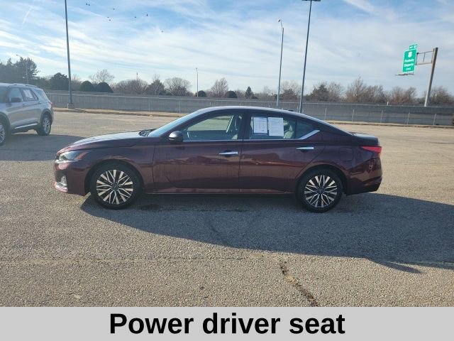 Used 2024 Nissan Altima 2.5 SV image 3