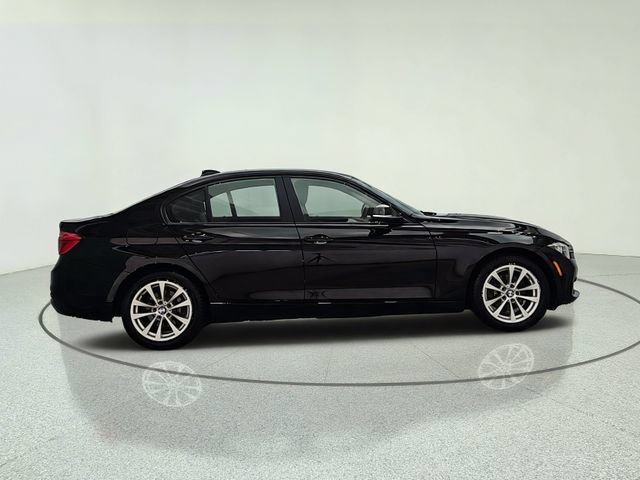 Used 2017 BMW 320i xDrive Sedan AWD/4WD image 7